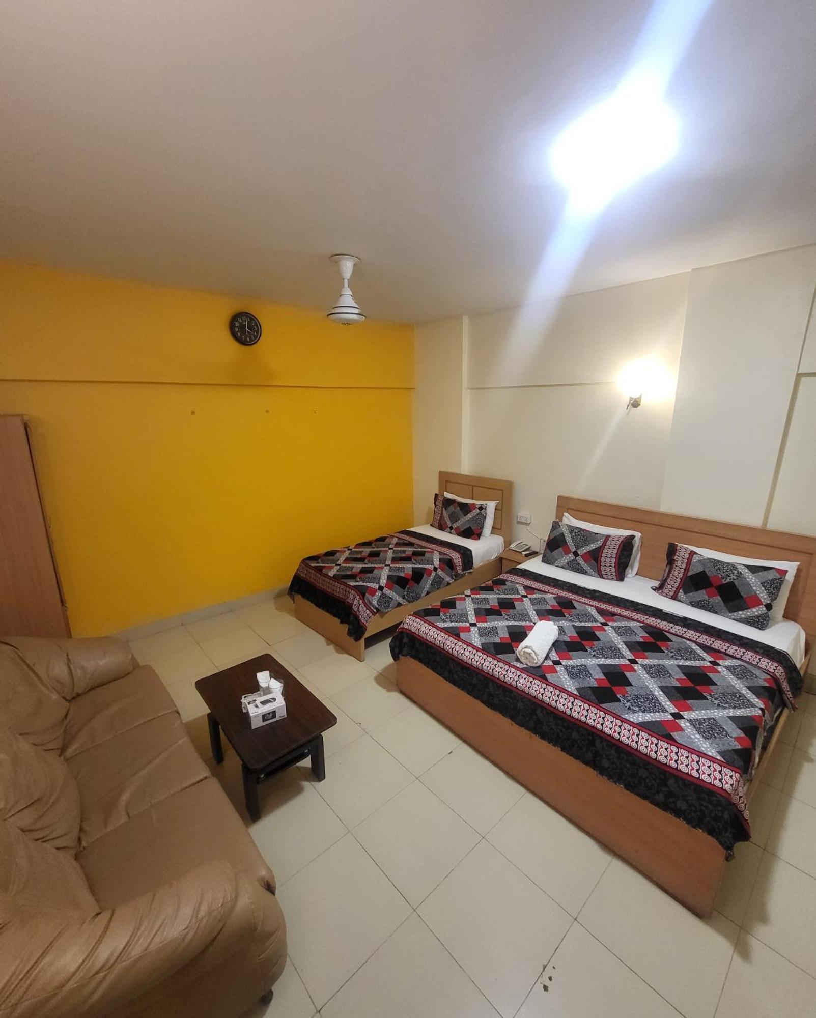 Hotel Rooms Dha Карачі Екстер'єр фото