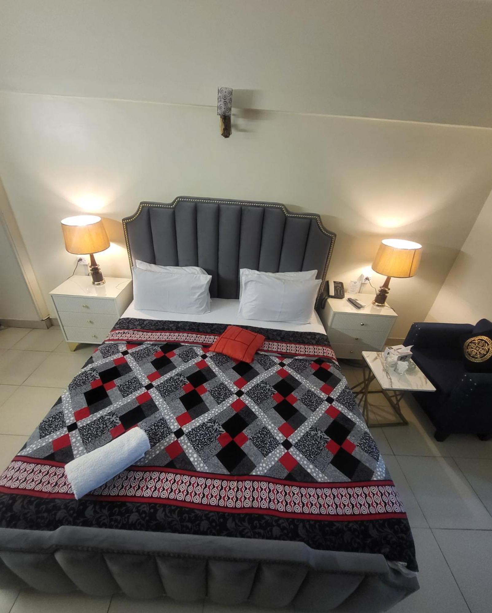 Hotel Rooms Dha Карачі Екстер'єр фото