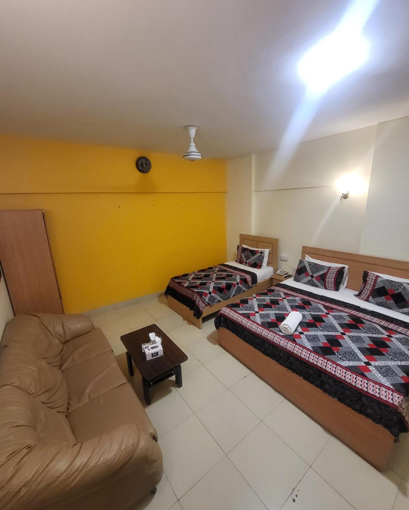 Hotel Rooms Dha Карачі Екстер'єр фото